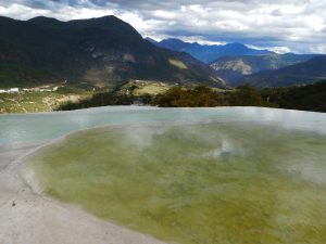 雲南省・白水台の写真　白とブルーの神秘2-8