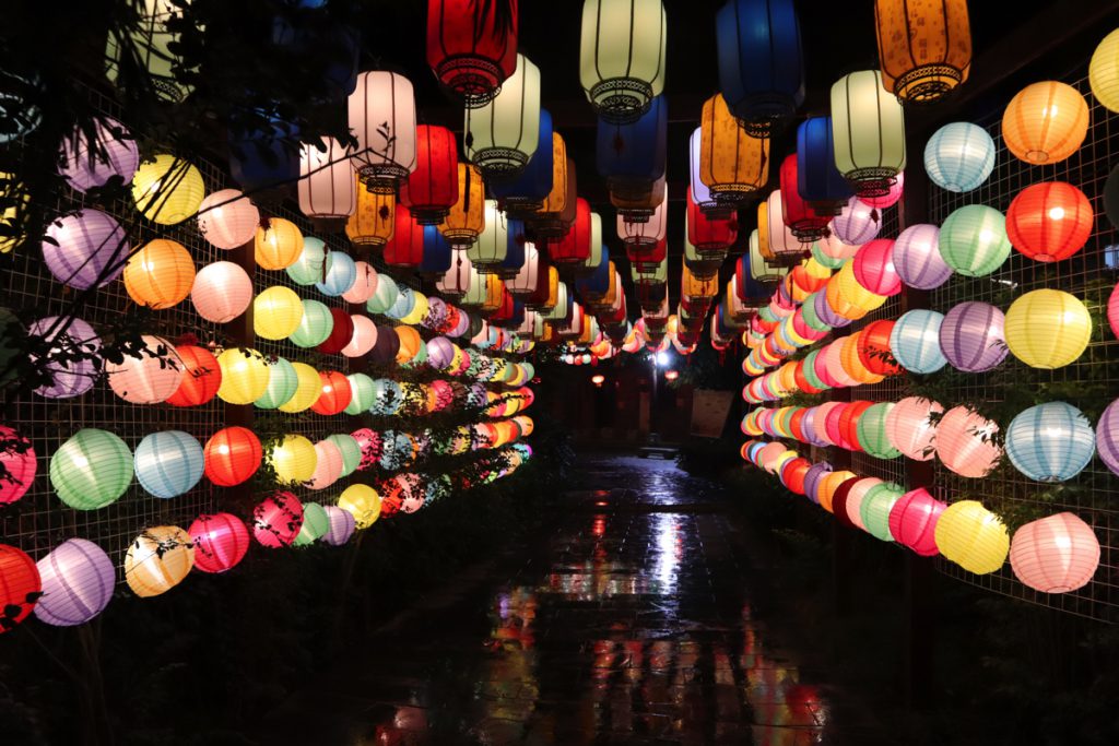 広西壮族自治区・百里水墨画廊、黄姚古鎮の写真　野焼きの煙たなびく桃源郷と嶺南建築古鎮2-1