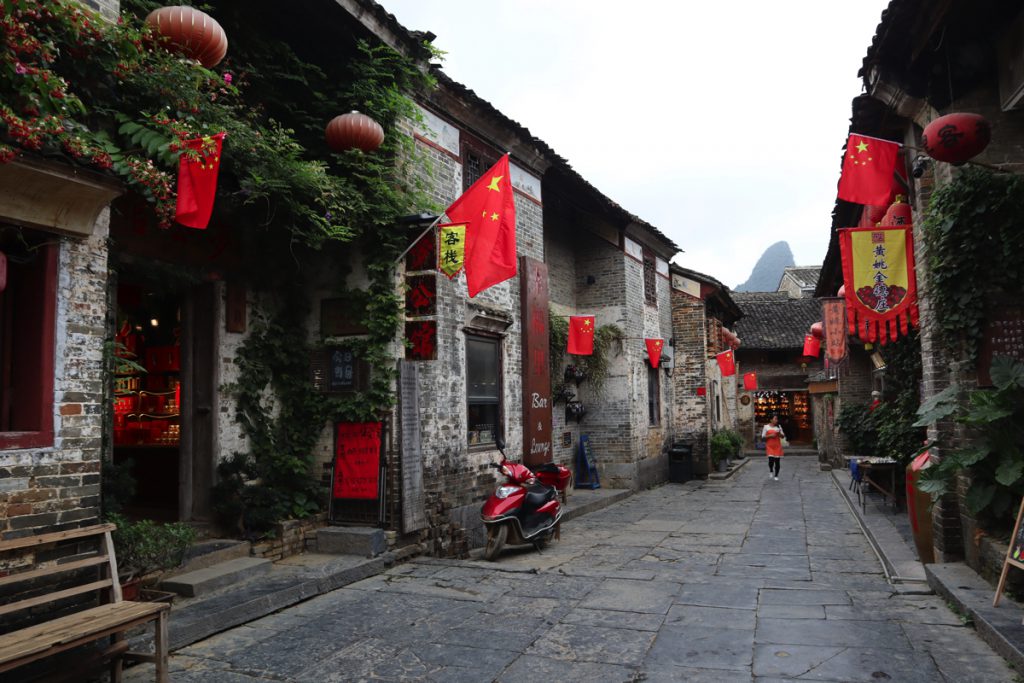 広西壮族自治区・百里水墨画廊、黄姚古鎮の写真　野焼きの煙たなびく桃源郷と嶺南建築古鎮2-2