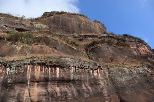広東省・丹霞山の写真　朝日に輝き雲海に浮かぶ岩峰3-10