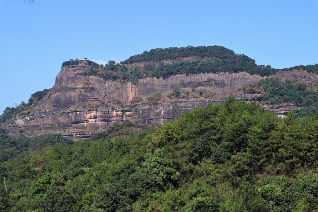 広東省・丹霞山の写真　朝日に輝き雲海に浮かぶ岩峰3-3