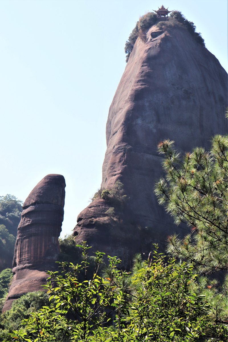 広東省・丹霞山の写真　朝日に輝き雲海に浮かぶ岩峰3-5
