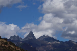雲南省・金沙江、梅里雪山の写真 長江上流と幸せを呼ぶ山2-11