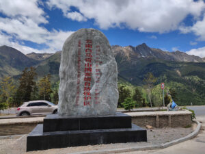 雲南省・金沙江、梅里雪山の写真 長江上流と幸せを呼ぶ山2-8
