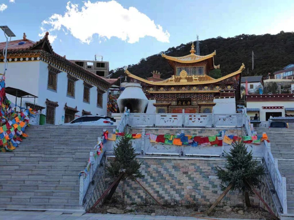 雲南省・金沙江、梅里雪山の写真　長江上流と幸せを呼ぶ山3-4