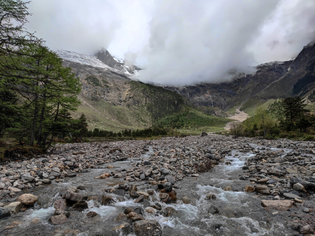 雲南省・雨崩、冰湖、神瀑、神湖の写真　神の村トレッキング3-2