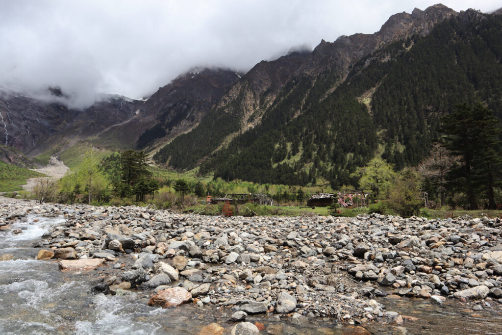 雲南省・雨崩、冰湖、神瀑、神湖の写真　神の村トレッキング3-3