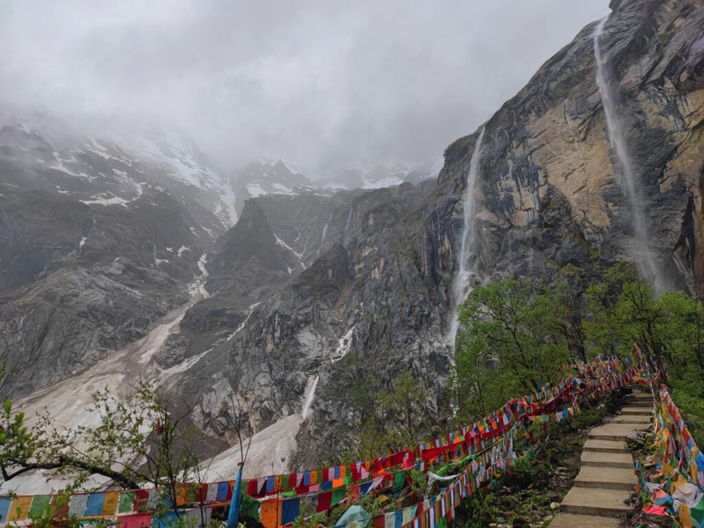 雲南省・雨崩、冰湖、神瀑、神湖の写真　神の村トレッキング4-1