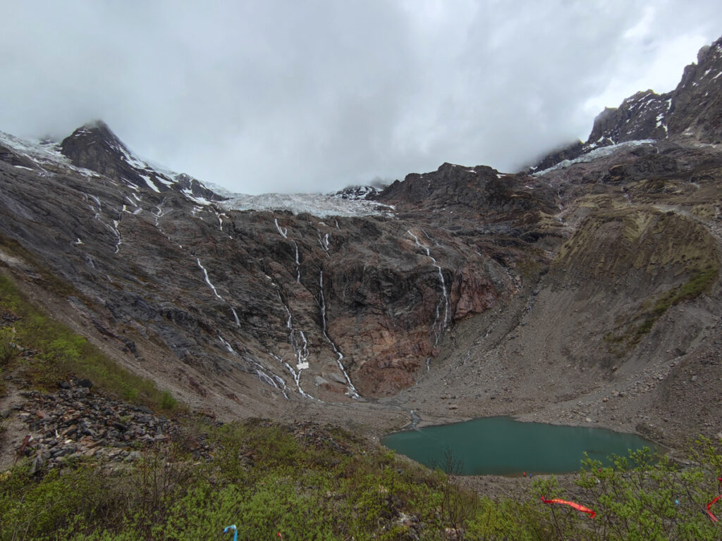 雲南省・雨崩、冰湖、神瀑、神湖の写真　神の村トレッキング4-2