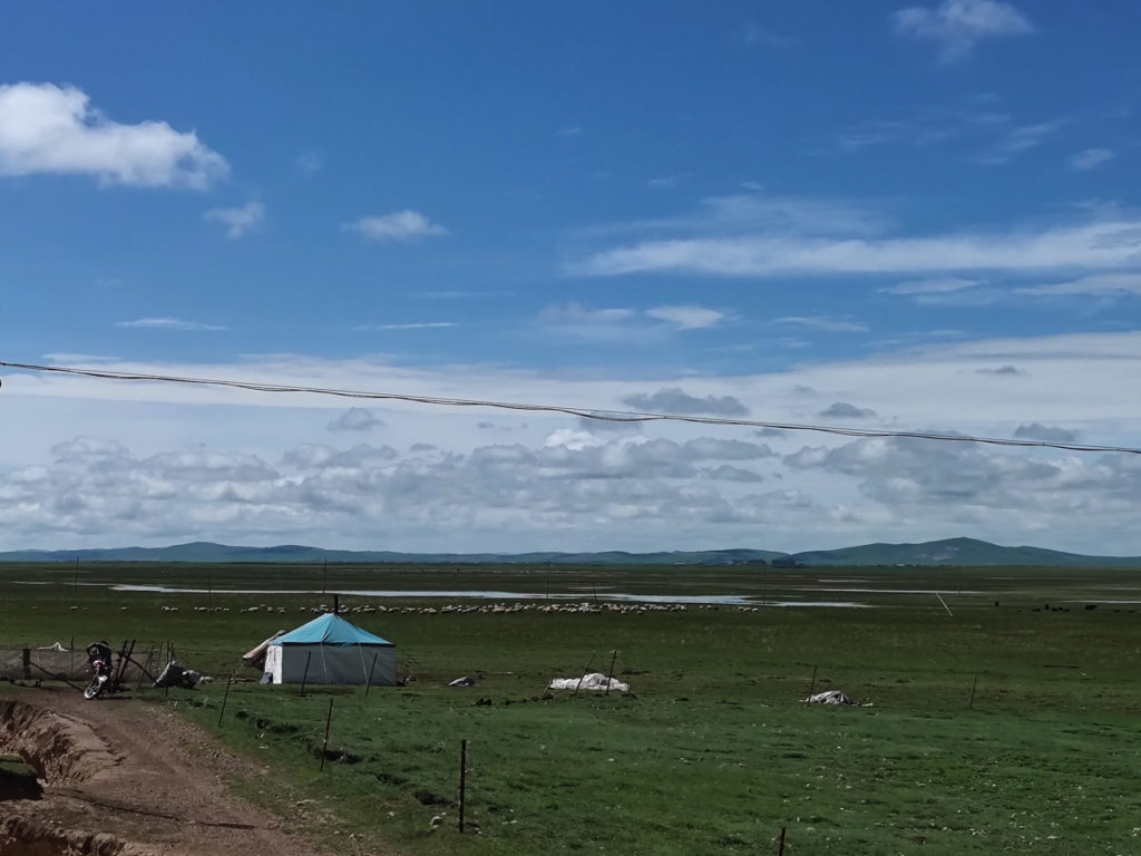 甘粛省・国道345号と黄河の写真　母なる黄河を渡り国道345号を行く4-5