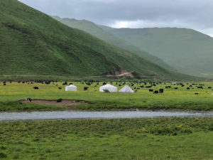 甘粛省・国道345号と黄河の写真　母なる黄河を渡り国道345号を行く5-10