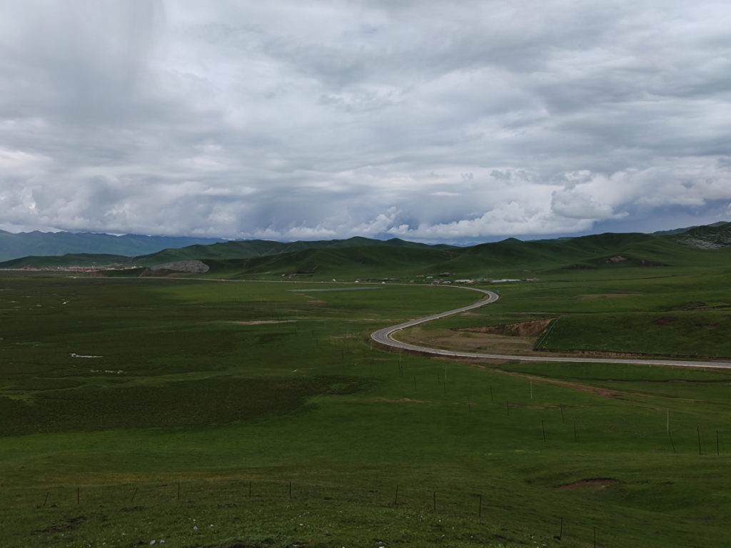 甘粛省・国道345号と黄河の写真　母なる黄河を渡り国道345号を行く5-2