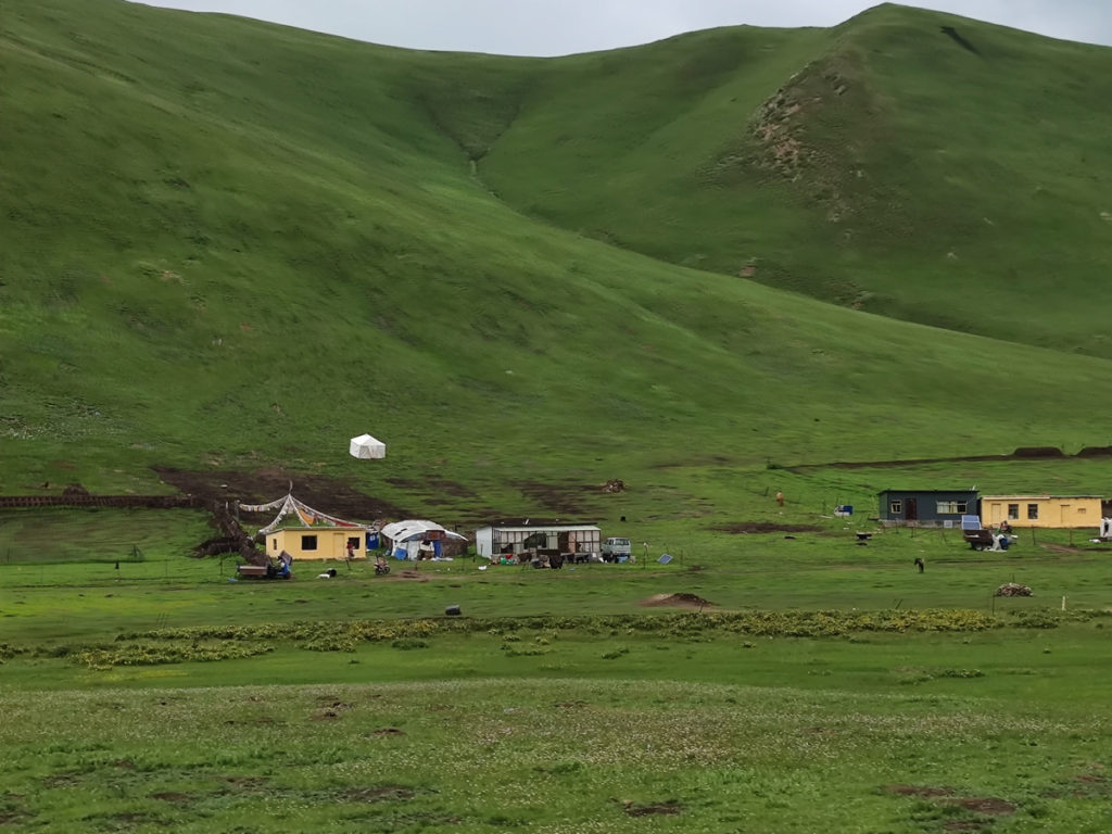甘粛省・国道345号と黄河の写真　母なる黄河を渡り国道345号を行く5-5