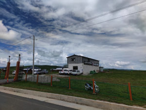 甘粛省・国道345号と黄河の写真　母なる黄河を渡り国道345号を行く5-9