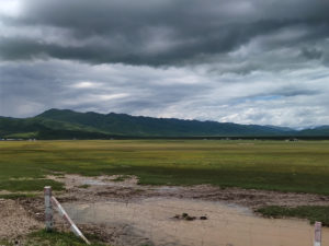 甘粛省・国道345号と黄河の写真　母なる黄河を渡り国道345号を行く6-8