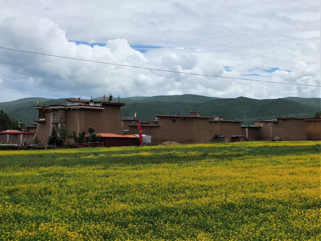 甘粛省・国道345号と黄河の写真　母なる黄河を渡り国道345号を行く7-1