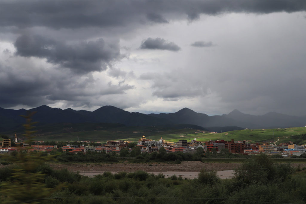 甘粛省・国道345号と黄河の写真　母なる黄河を渡り国道345号を行く7-5