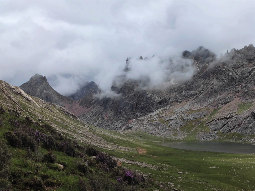 四川省・連宝叶則・年保玉則の写真　巴顔喀拉（パヤカラ）山脈の神界トレッキング6-1