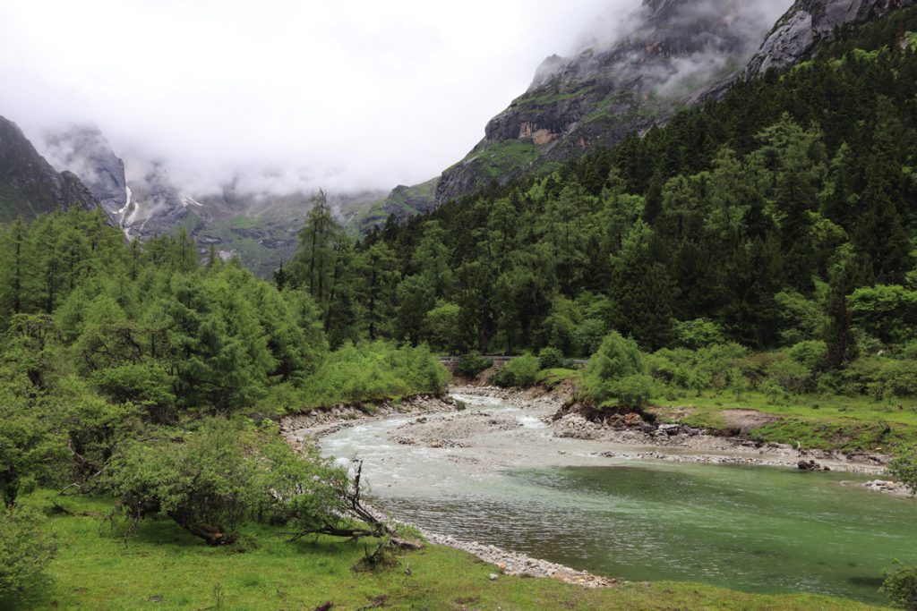 四川省・華棚溝・羊茸哈徳と達古氷河・都江堰の写真　西藏高原最東端を行く5-1