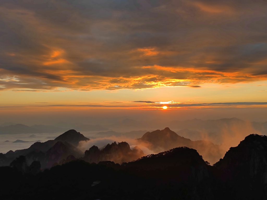 安徽省・黄山の写真　“天井図画”の奇岩の地2-1