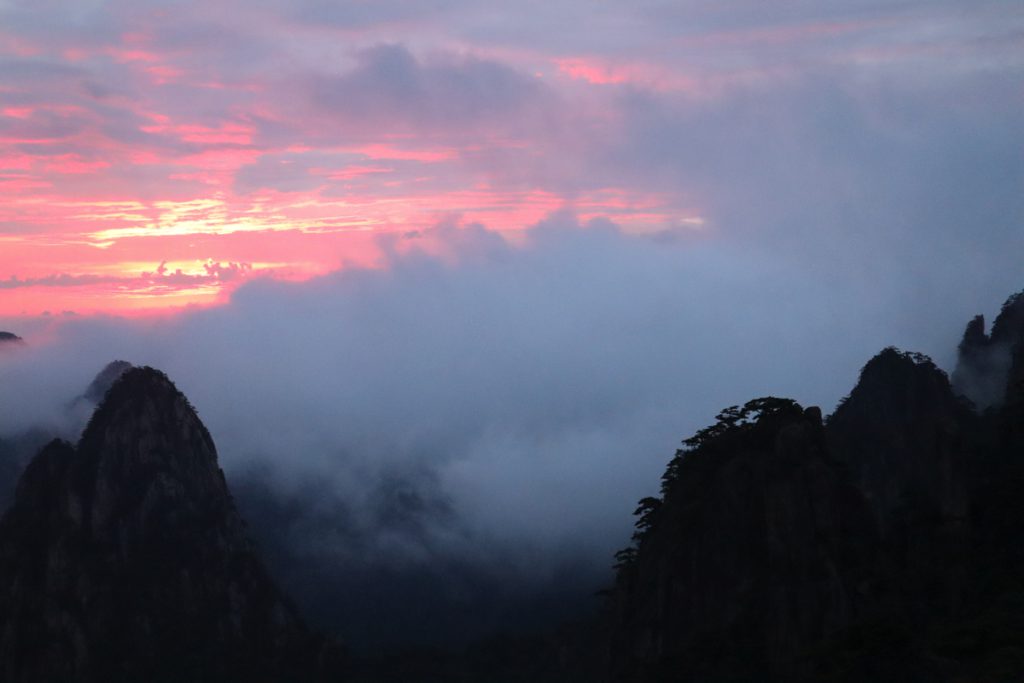 安徽省・黄山の写真　“天井図画”の奇岩の地2-4