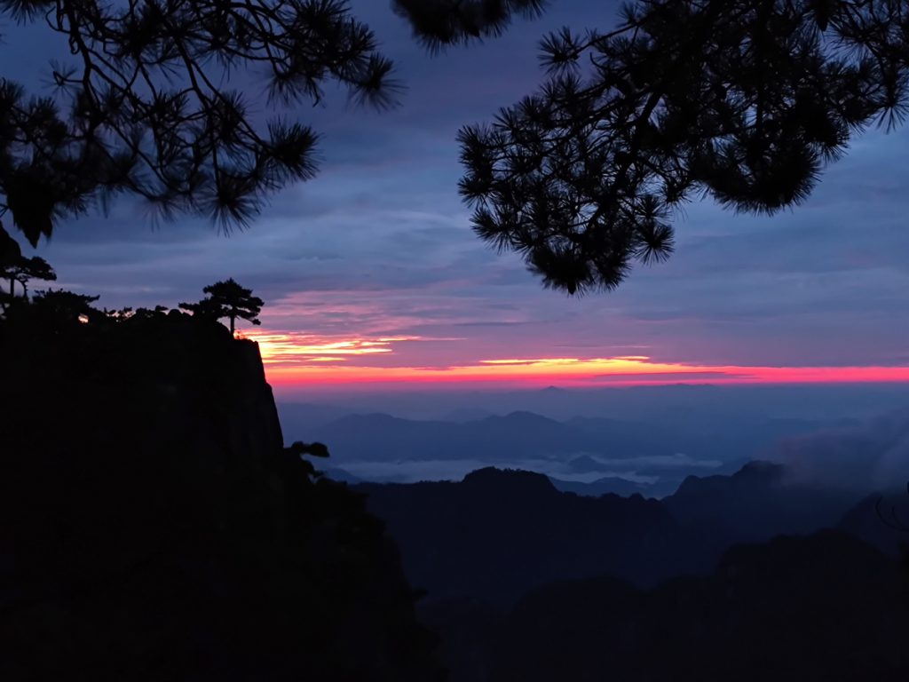 安徽省・黄山の写真　“天井図画”の奇岩の地2-5