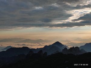 安徽省・黄山の写真　“天井図画”の奇岩の地2-6