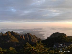 安徽省・黄山の写真　“天井図画”の奇岩の地2-7