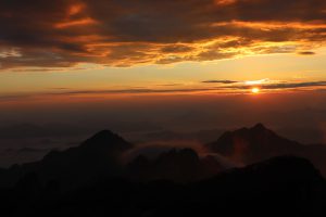 安徽省・黄山の写真　“天井図画”の奇岩の地2-9