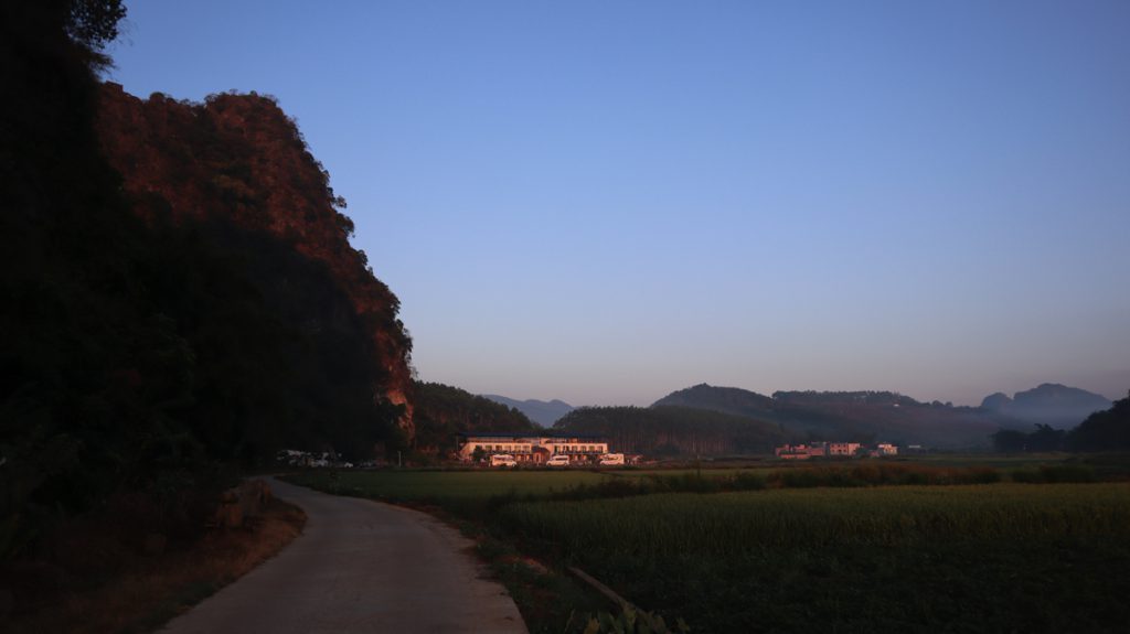 広東省・の写真　自然の天窓から見える青空2-4