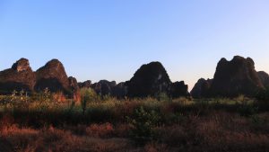広東省・の写真　自然の天窓から見える青空3-6