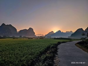 広東省・の写真　自然の天窓から見える青空3-7