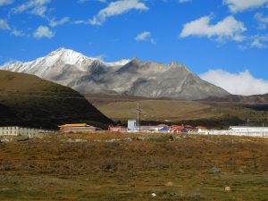 四川省・木雅大寺、塔公草原の写真　雅拉雪山を守る木雅大寺2-11