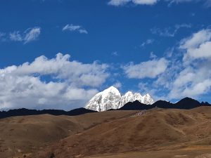 四川省・木雅大寺、塔公草原の写真　雅拉雪山を守る木雅大寺2-6