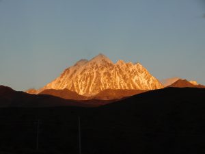 四川省・木雅大寺、塔公草原の写真　雅拉雪山を守る木雅大寺2-7