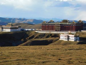 四川省・木雅大寺、塔公草原の写真　雅拉雪山を守る木雅大寺2-8