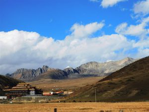 四川省・木雅大寺、塔公草原の写真　雅拉雪山を守る木雅大寺2-9