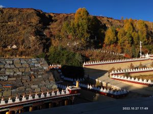 四川省・木雅大寺、塔公草原の写真 雅拉雪山を守る木雅大寺3-10