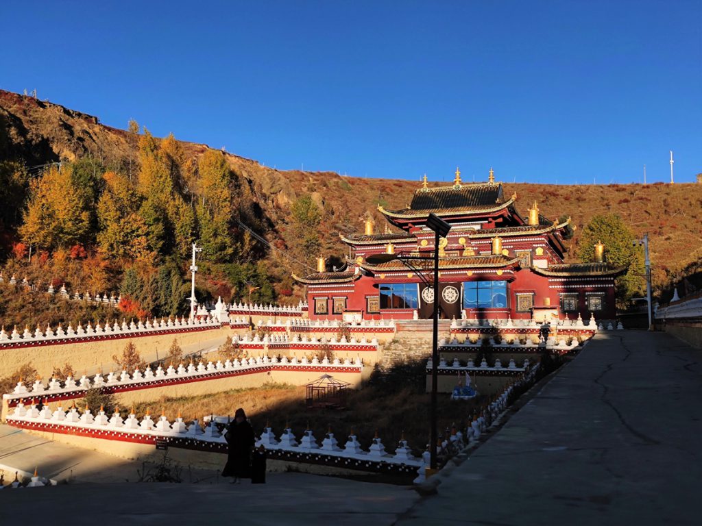 四川省・木雅大寺、塔公草原の写真 雅拉雪山を守る木雅大寺3-3