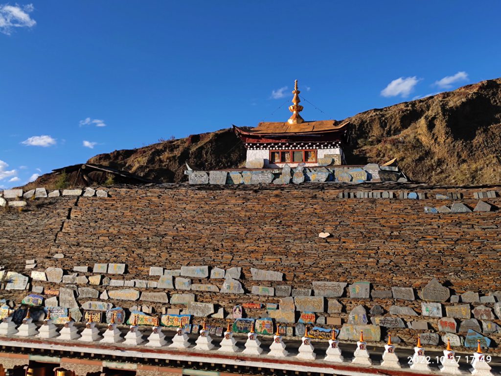 四川省・木雅大寺、塔公草原の写真 雅拉雪山を守る木雅大寺3-4
