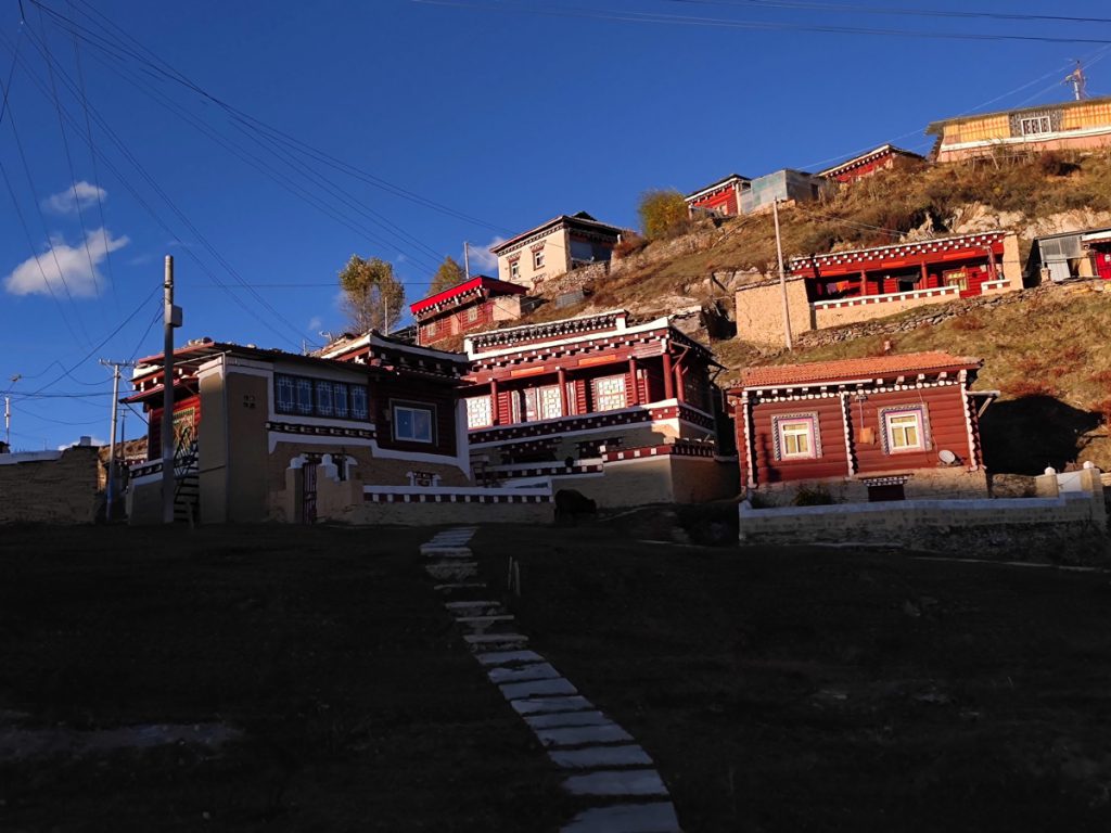 四川省・木雅大寺、塔公草原の写真 雅拉雪山を守る木雅大寺3-5