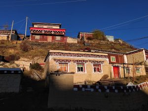 四川省・木雅大寺、塔公草原の写真 雅拉雪山を守る木雅大寺3-6