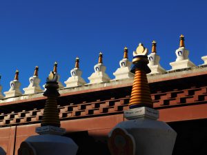 四川省・木雅大寺、塔公草原の写真 雅拉雪山を守る木雅大寺3-9