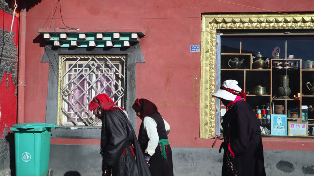 四川省・木雅大寺、塔公草原の写真　雅拉雪山を守る木雅大寺4-1