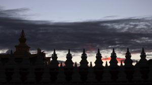四川省・木雅大寺、塔公草原の写真　雅拉雪山を守る木雅大寺4-6