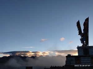 四川省・木雅大寺、塔公草原の写真　雅拉雪山を守る木雅大寺4-9