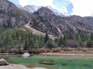 四川省・の写真　神山を仰ぎ格聶（グニエ）南綫を行く3-10