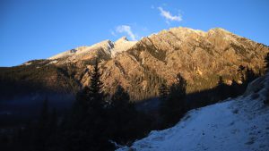 四川省・の写真　神山を仰ぎ格聶（グニエ）南綫を行く3-11