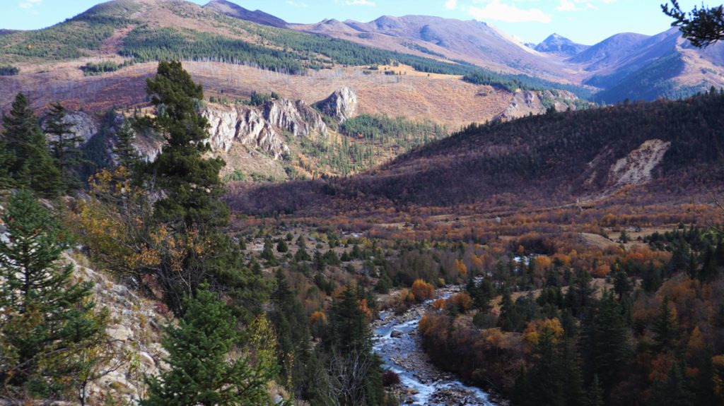 四川省・の写真　神山を仰ぎ格聶（グニエ）南綫を行く3-4