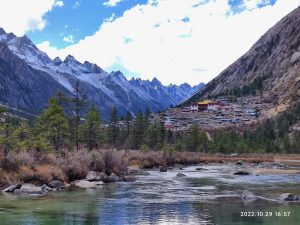 四川省・の写真　神山を仰ぎ格聶（グニエ）南綫を行く3-9